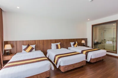 Habitación Triple Deluxe — Sun Bay Tuan Chau Hotel